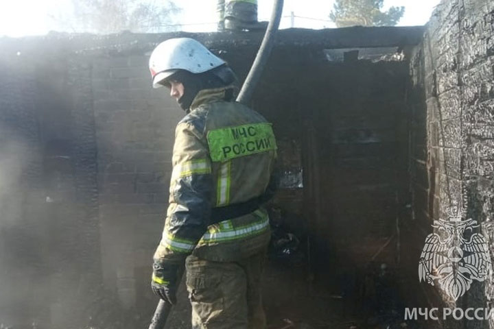 В Алтайском районе горела котельная в конноспортивном комплексе 