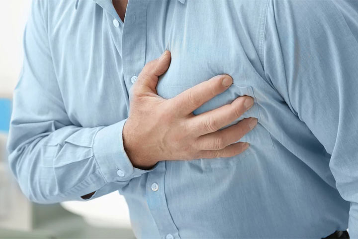 Кардиолог назвал основные симптомы приближающегося инфаркта