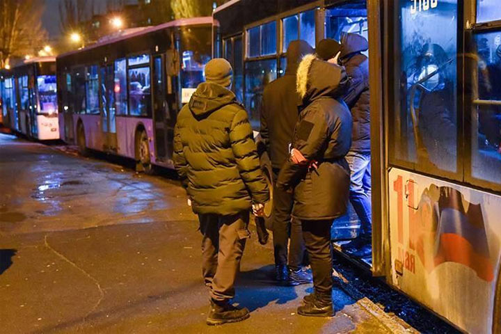 Первые автобусы с беженцами из ДНР прибыли в Ростовскую область