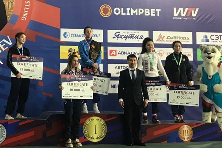 Спортсменка из Хакасии заняла бронзу на международных соревнованиях по женской борьбе