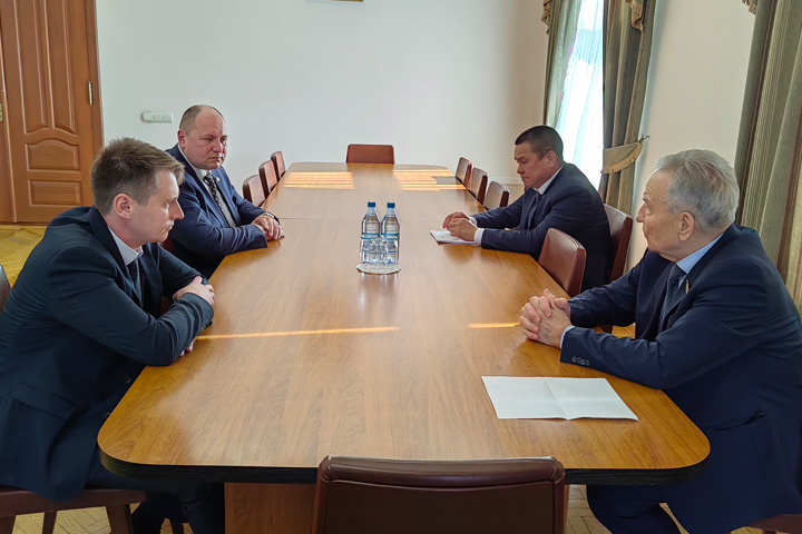 Владимир Штыгашев надеется, что новый министр оперативно наведет порядок в лесах Хакасии