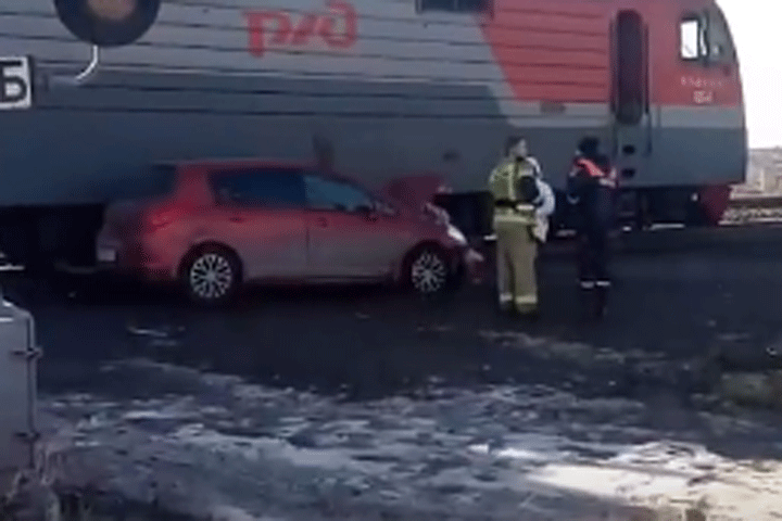 В ДТП с грузовым поездом пострадал несовершеннолетний