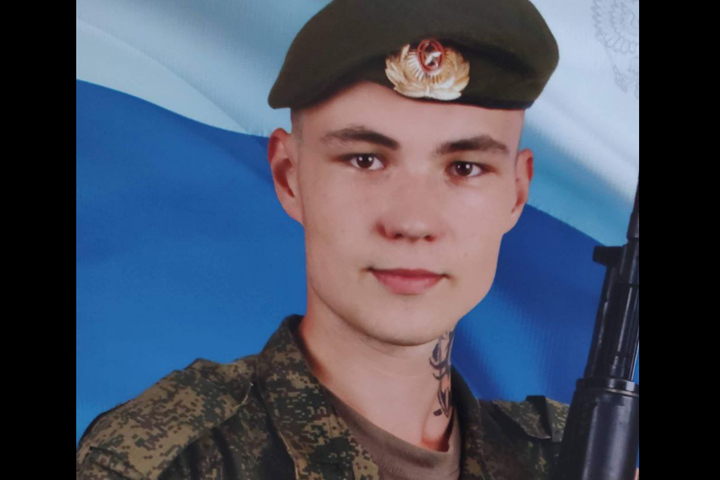В Абакане прощаются с погибшим в ДНР Кириллом Антиповым