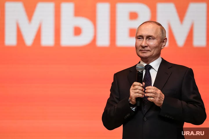 Путин прибыл в Крым на годовщину присоединения к России. Видео