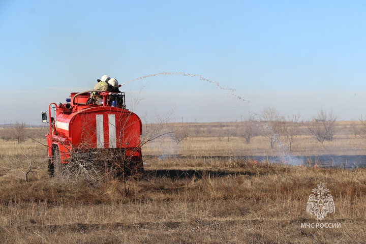 В Хакасии стала гореть степь - за выходные 5 палов 