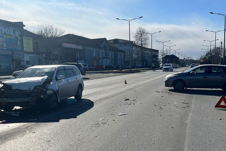 В Абакане пожилой водитель Renault Megane устроил аварию по Павших Коммунаров