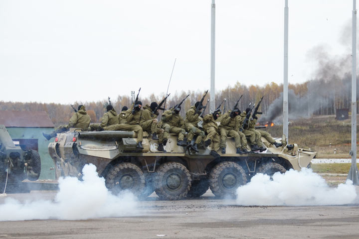 Власти РФ передумали отводить войска после обострения на Украине