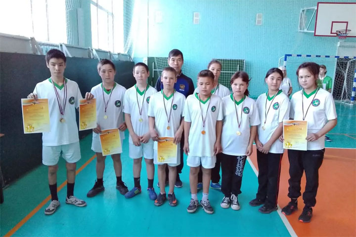 В Хакасии спортсмены «Ирбиса» победили в спартакиаде по мини-футболу