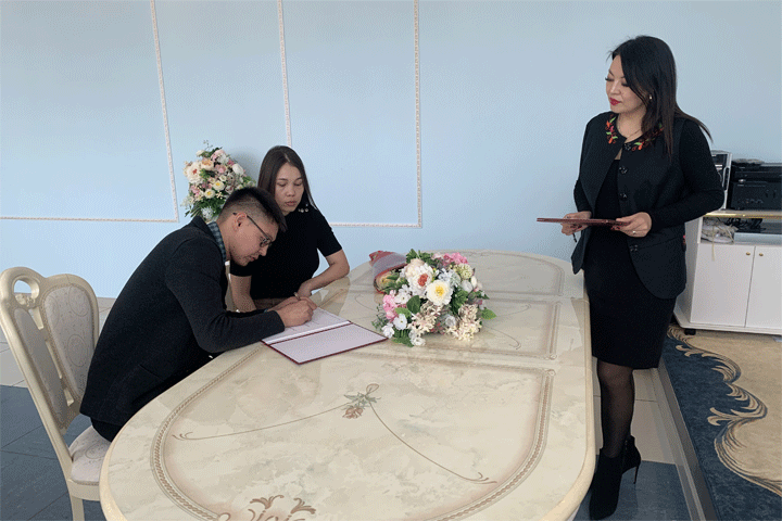 В Хакасии пара решила пожениться в преддверии Чыл Пазы