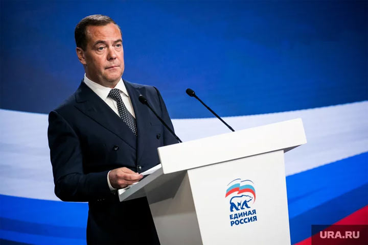 Медведев призвал «привести в чувство» военкоматы