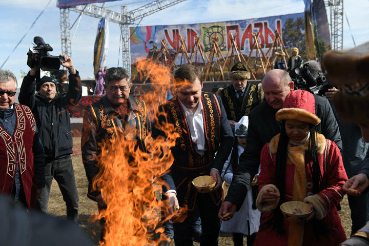 Глава Хакасии поздравил жителей республики с одним из главных праздников