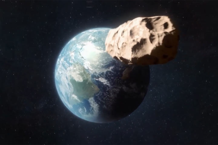 Впервые за 10 лет: астероид пролетел между Луной и Землей