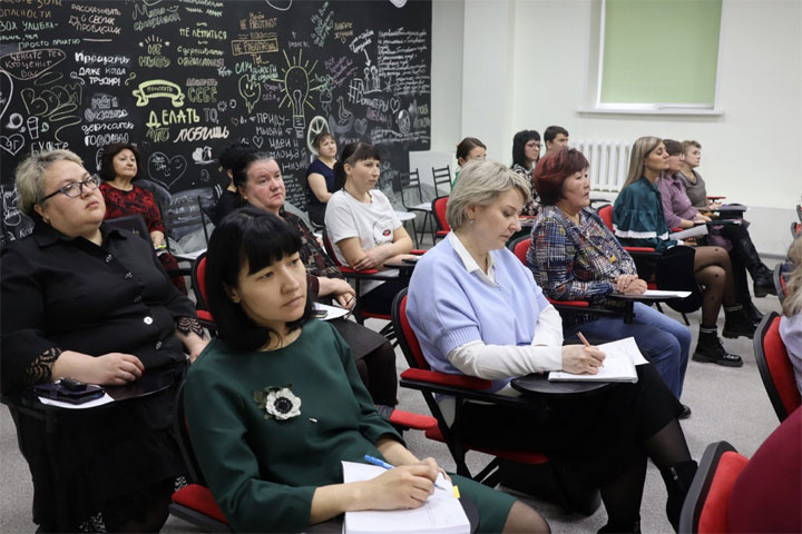 В Алтайском районе родители и педагоги обсудили ряд актуальных тем
