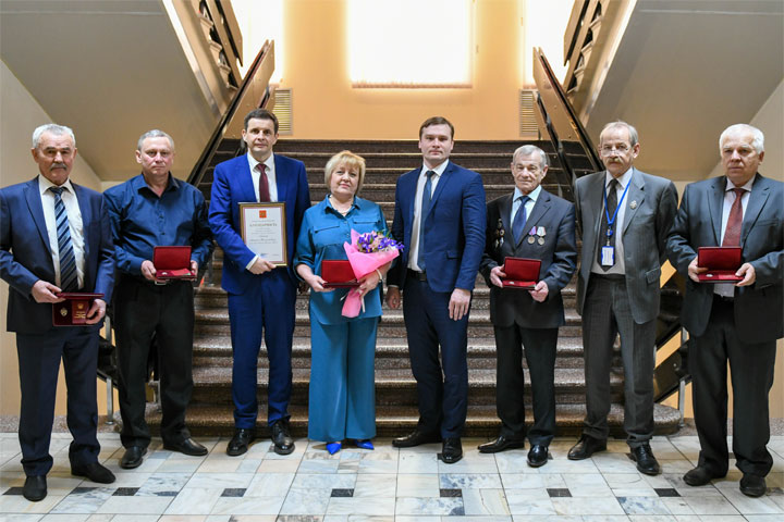 Глава Хакасии вручил жителям республики высокие государственные награды