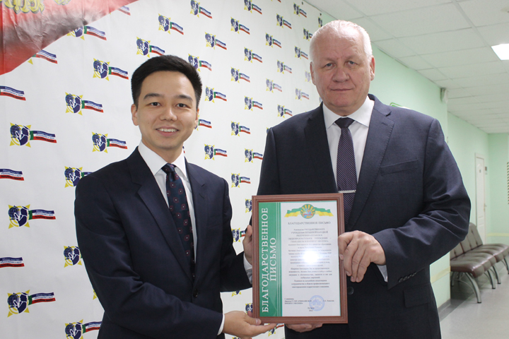 Гимназия ЛНР выразила благодарность министру образования Хакасии