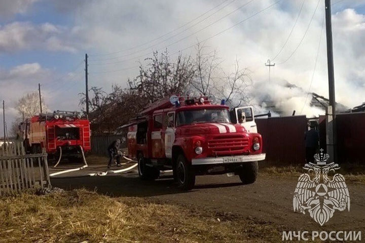 В Хакасии из-за сварки загорелся строящийся дом 