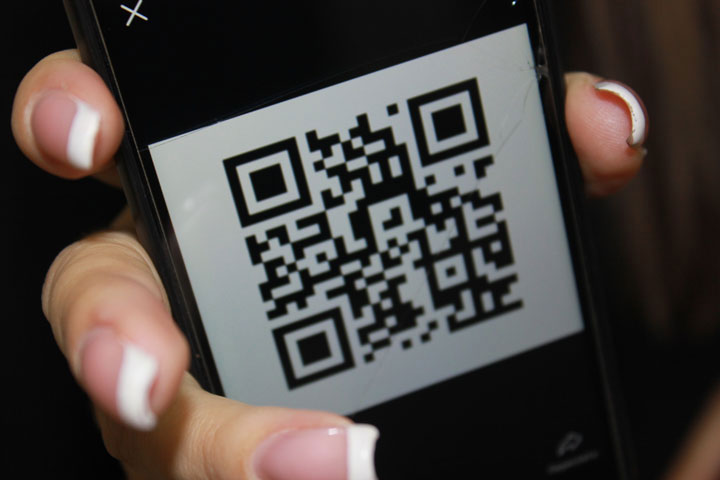 Жителям Хакасии рассказали, как мошенники действуют через QR-коды