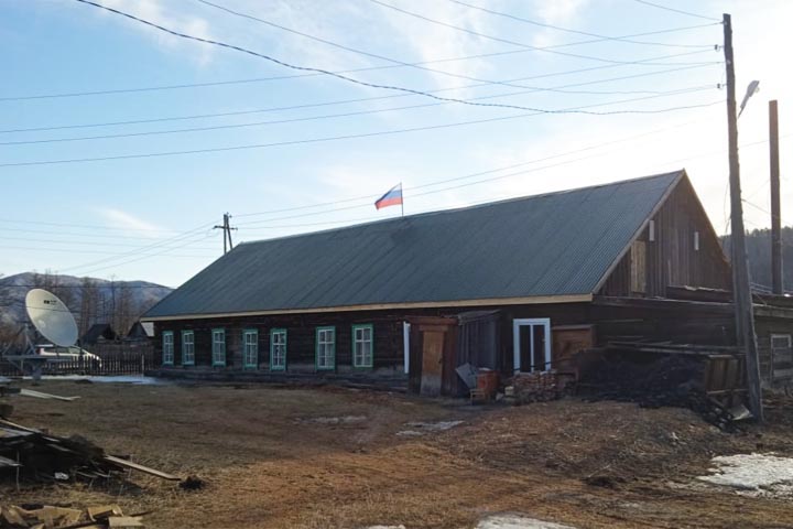 В Хакасии золотодобытчики восстановили крышу сельсовета 