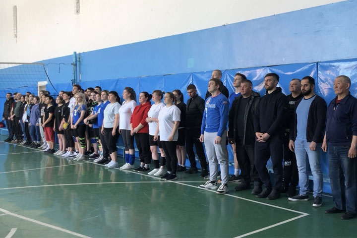 Волейбольные команды показали свое умение на турнире района в Хакасии