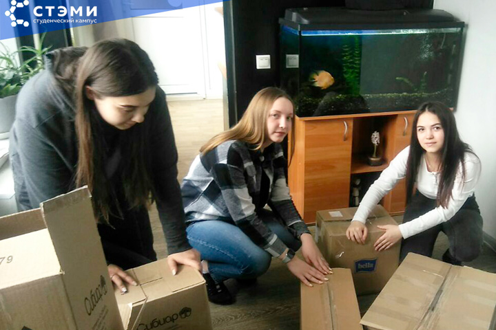 Студенты СТЭМИ упаковали груз для Донбасса