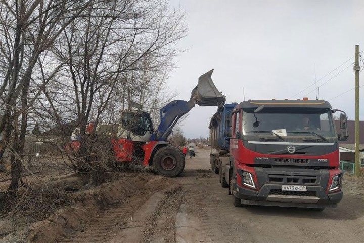 Девятый поселок избавляют от несанкционированных свалок