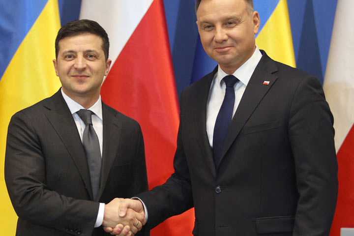 Украина готовится к самоликвидации по сценарию Польши