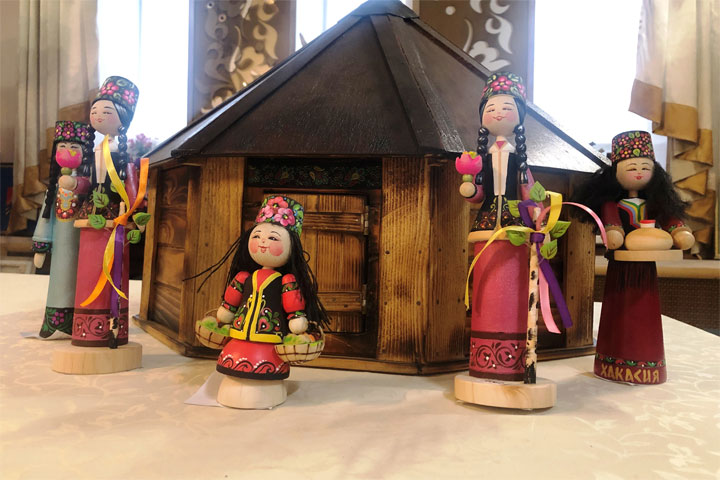 В Хакасии откроют сразу три художественные выставки 