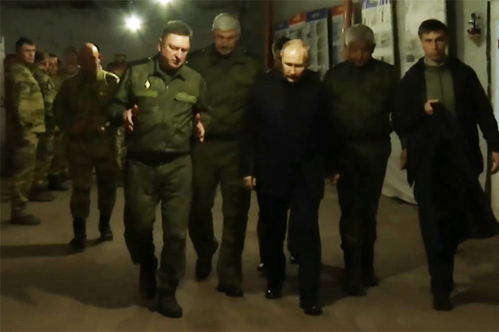 Песков объяснил отсутствие Герасимова и Шойгу рядом с Путиным во время его поездки в ЛНР