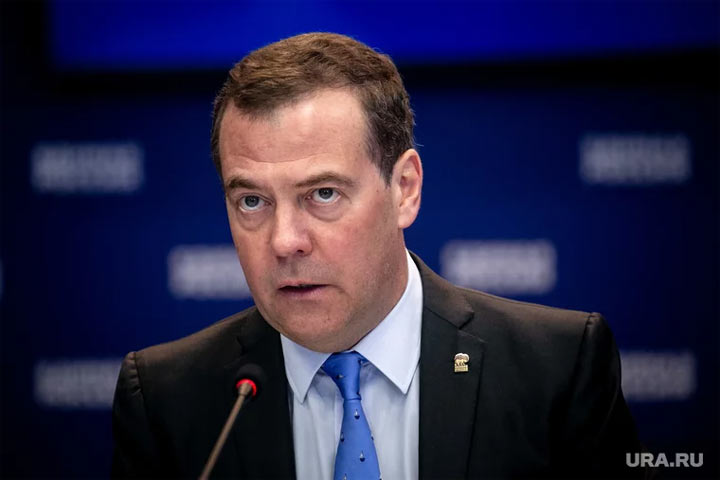 Медведев пригрозил Южной Корее российским оружием у границ