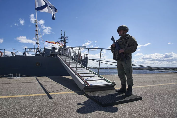 Командующий Тихоокеанским флотом снят с должности во время учений
