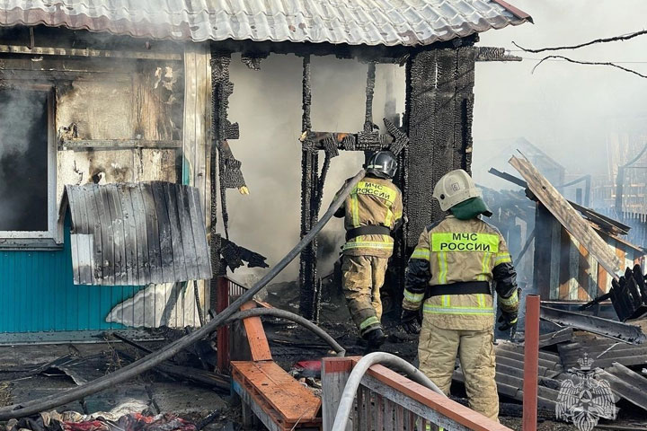 В Хакасии работника предприятия ударило током, на нем загорелась одежда