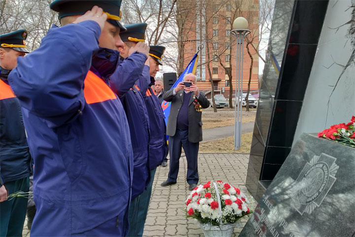 В столице Хакасии отдали дань памяти героям, укротившим смертельную стихию