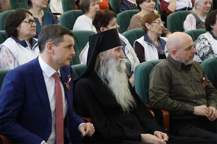 В Абакане монах Киприан и Сергей Сокол рассказали о новых ценностях жизни