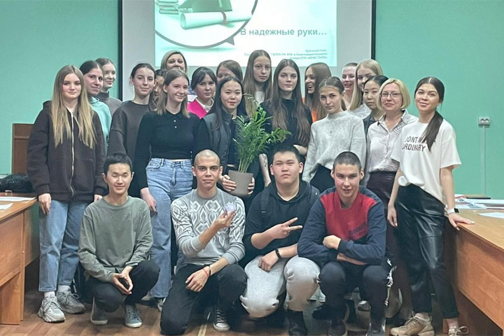 Студенты-волонтеры Хакасского политехнического колледжа поделились опытом с первокурсниками