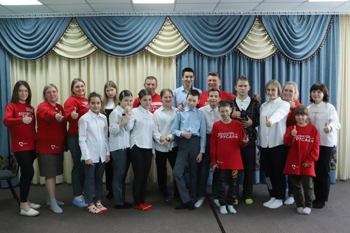 Игровую профориентацию в «Ласточке» проводят волонтеры РУСАЛа