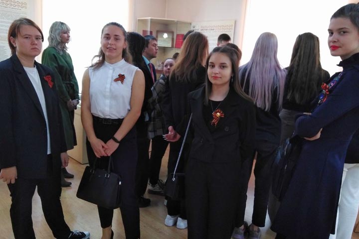 Подсинские школьницы познакомились с работой депутатов