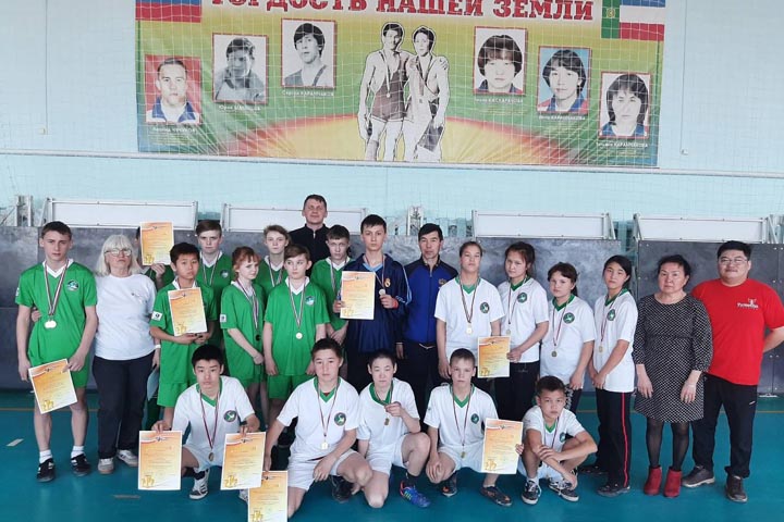 Школьники Хакасии приняли участие во всероссийских соревнованиях по футболу