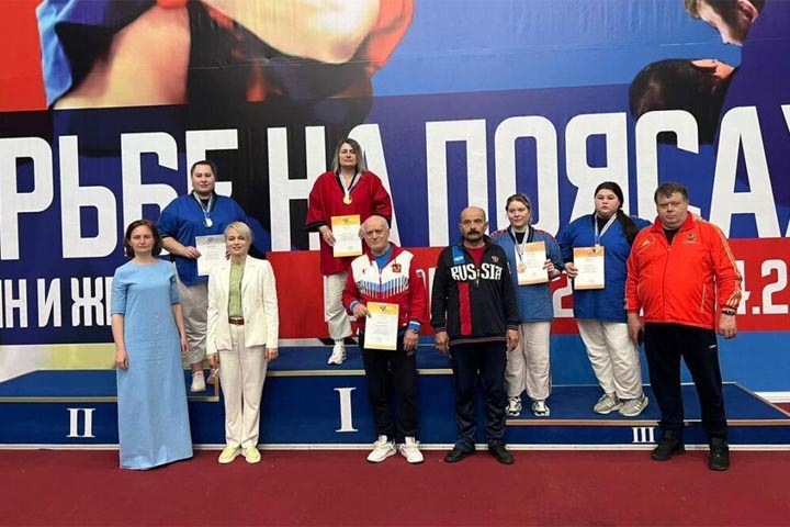 Спортсменки из Хакасии отлично выступили на чемпионате России по борьбе на поясах