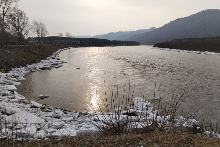 Хакасия подошла к третьему периоду паводка: идет коренная вода с гор