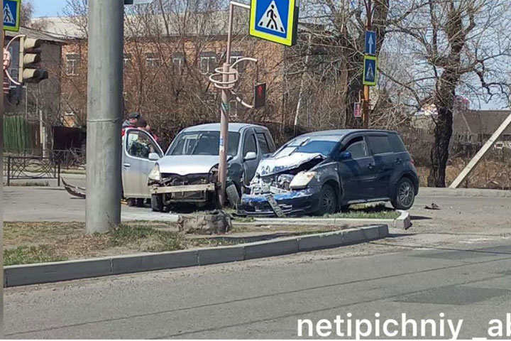 На перекрестке Мира - Гагарина - дорожная авария 