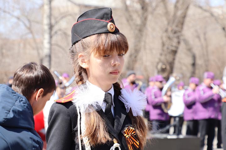 Школьники Абакана встали в почетный караул Вахты Памяти