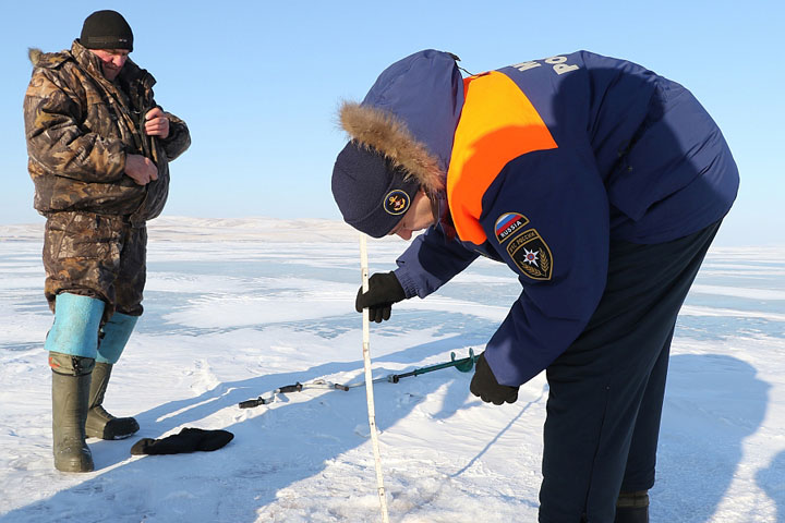 Лед на водоемах Хакасии сохраняет толщину и прочность