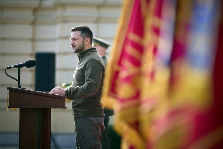 Зеленский отменил День Победы на Украине