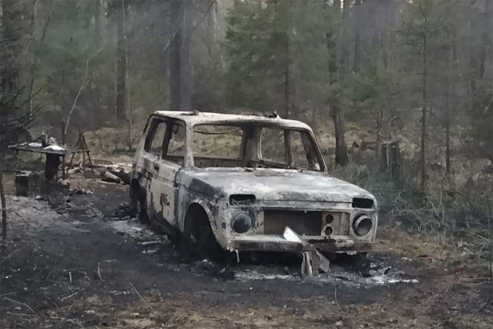 Сгорели машина, вещи, документы, огонь перекинулся на лес
