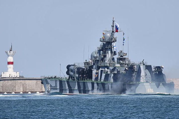 Битва за Севастополь: ВСУ мобилизуют британских инструкторов, подводные дроны «Толока TLK 1000» и боевых водолазов