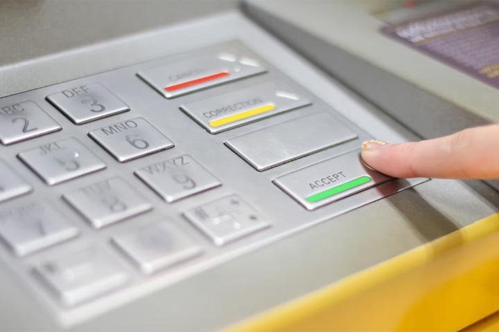 Житель Абакана задержан за кражу денег из банкоматов 