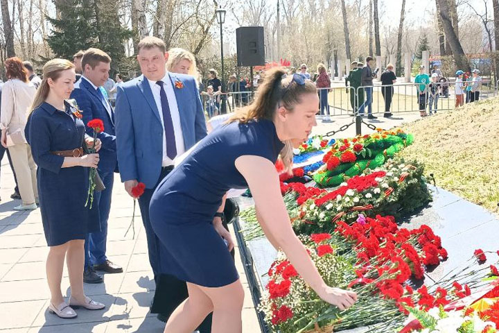 Сотрудники АтомЭнергоСбыта привели в порядок мемориалы Великой Отечественной войны