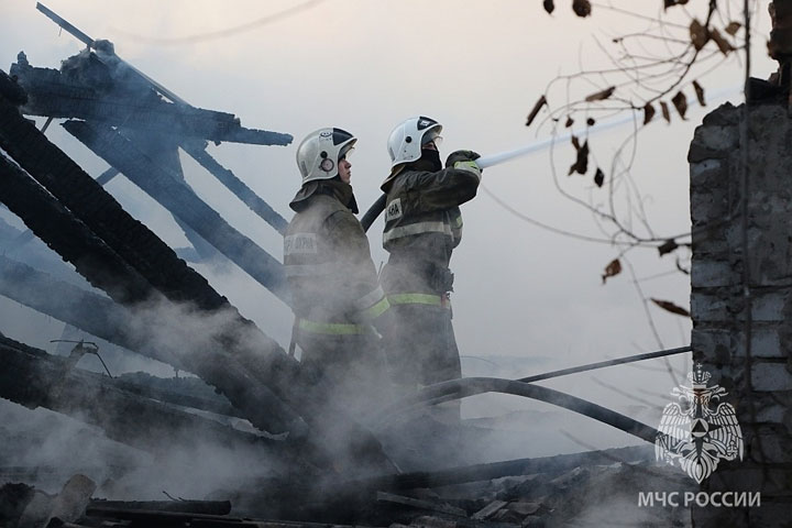 В Черногорске хозяйка горящей квартиры госпитализирована с отравлением продуктами горения 
