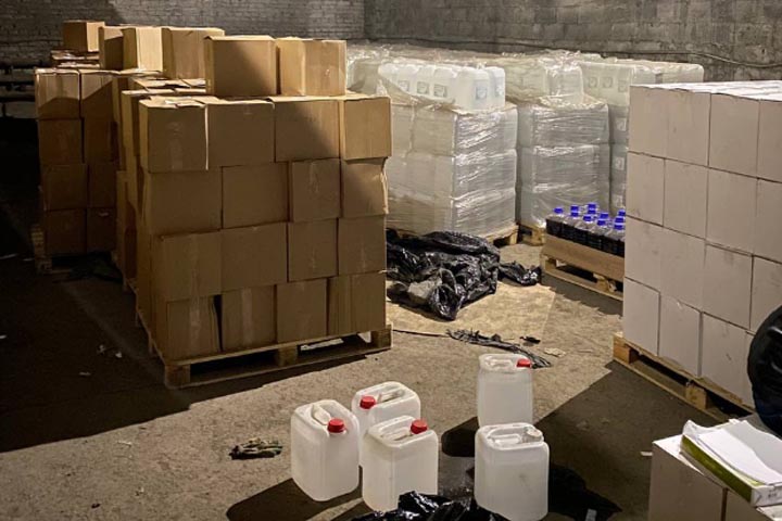 У жителя Хакасии изъяли более 50 тонн алкоголя 