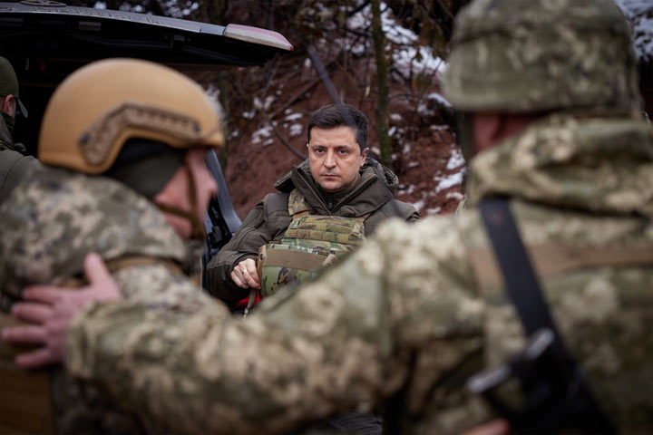 Зеленский заявил, что Украина не сложит оружие